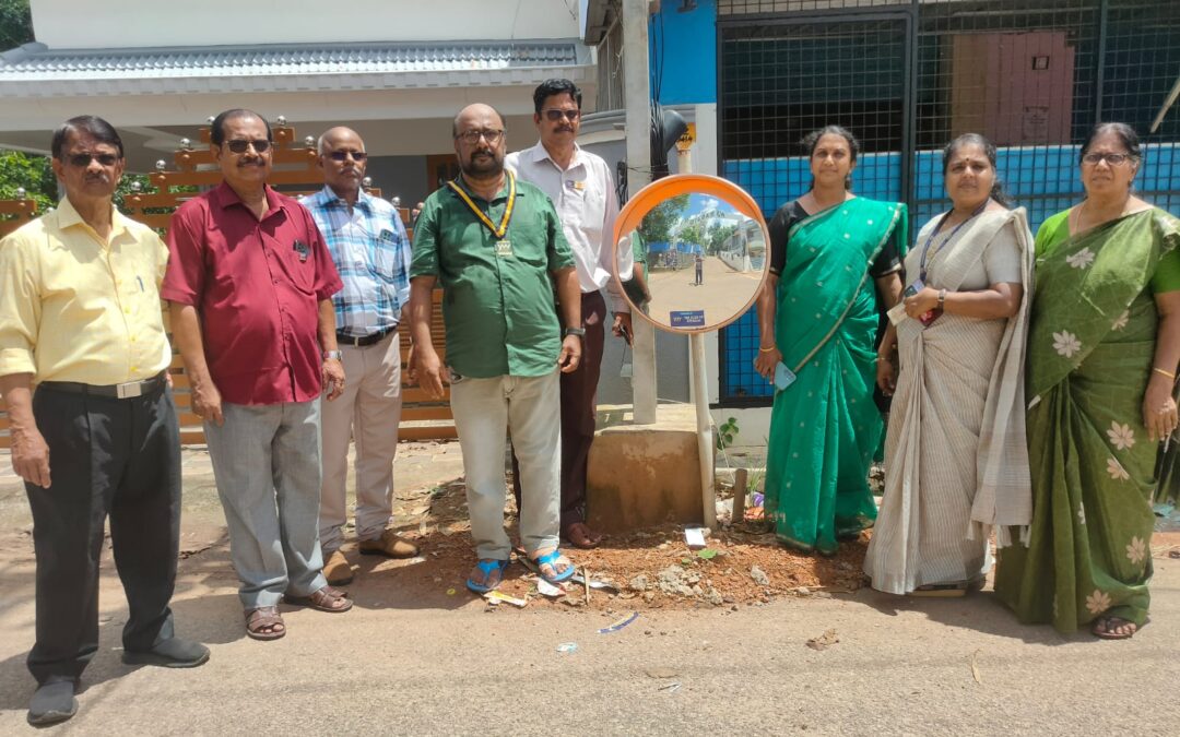 യംഗ് മൈൻഡ് ഇൻറ്റർ നാഷണൽ ആറ്റിങ്ങൽ ക്ലബിന്റെ ആഭിമുഖ്യത്തിൽ സ്കൂളിന് അലമാര നൽകി