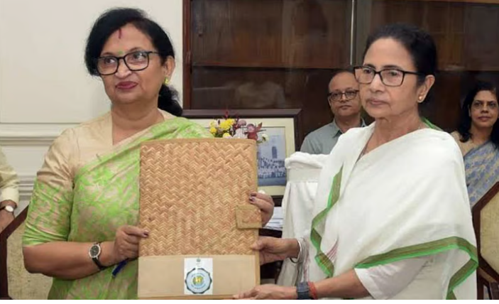 വിശ്വസ്തയായ സംസ്ഥാന അധ്യക്ഷയും പടിയിറങ്ങി; മമതയ്ക്ക് തിരിച്ചടിയായി ചന്ദ്രിമ ഭട്ടാചാര്യയുടെ രാജി
