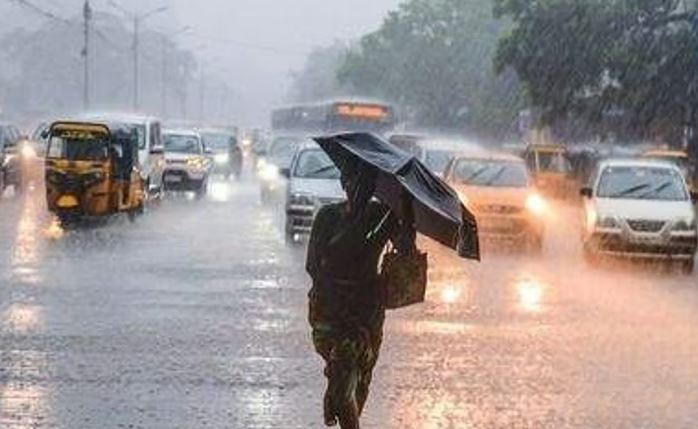 ന്യൂനമര്ദ്ദ പാത്തി; ഇന്നും അതിശക്ത മഴയ്ക്ക് സാധ്യത, 11 ജില്ലകളില് യെല്ലോ അലര്ട്ട്