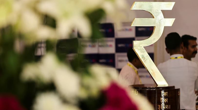 കൂപ്പുകുത്തി രൂപ, 48 പൈസയുടെ നഷ്ടം, 96 കടന്നു; സെന്‍സെക്‌സ് 500 പോയിന്റ് ഇടിഞ്ഞു