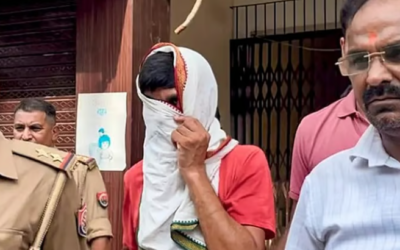 സോക്‌സിലും വസ്ത്രത്തിനുള്ളിലും പണം! അയോധ്യയില്‍ നടന്ന കൊള്ളയുടെ സിസിടിവി ദൃശ്യങ്ങള്‍ കണ്ടെത്തി