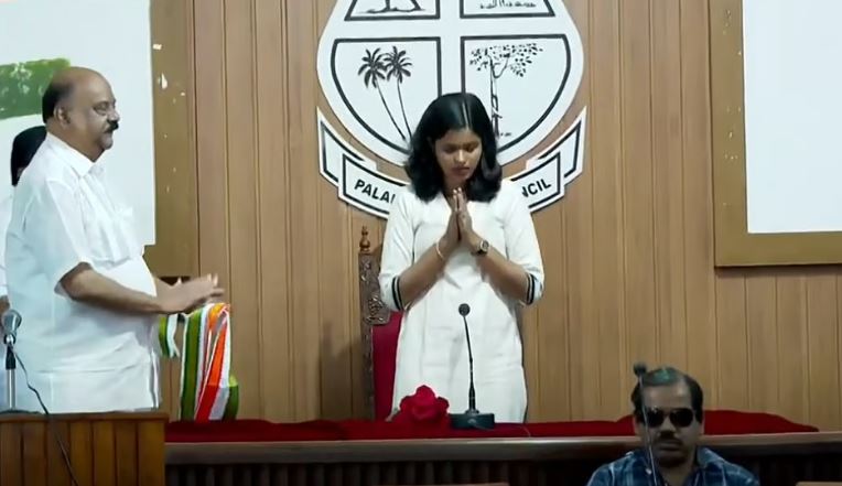 പാലാ നഗരസഭ ഭരണം യുഡിഎഫിന് നഷ്ടമായി; എല്ഡിഎഫ് അവിശ്വാസത്തെ പിന്തുണച്ച് കോണ്ഗ്രസ് അംഗങ്ങള്