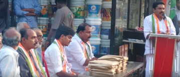 ഉമ്മൻചാണ്ടി അനുസ്മരണവും “ആർദ്രം അന്നം പുണ്യം” പൊതിച്ചോറ് വിതരണ പരിപാടിയും നടത്തി