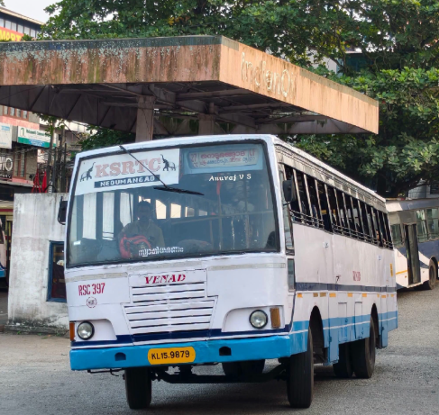 നഷ്ടത്തിലായ സ്വകാര്യബസുകളെ രക്ഷിക്കാൻ കെ.എസ്.ആർ.ടി.സി ബസുകളുടെ സമയം പുനഃക്രമീകരിക്കാൻ നീക്കം