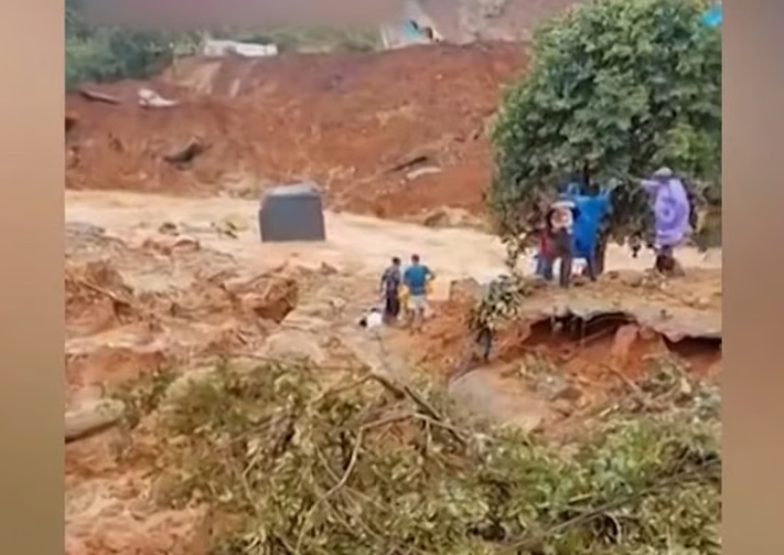 വയനാട്ടില്‍ വന്‍ മണ്ണിടിച്ചില്‍; അപകടം തുരങ്കപാത നിര്‍മാണ സ്ഥലത്ത്; നിരവധി പേര്‍ കുടുങ്ങിയതായി സംശയം