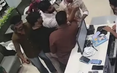 ചില്ലിചിക്കനൊപ്പം നല്കിയ നാരങ്ങയില് നീരു പോരാ; ഹോട്ടല് ഉടമയ്ക്ക് ക്രൂരമര്ദ്ദനം