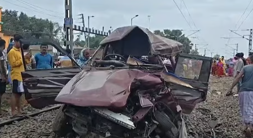 ബംഗാളിൽ സ്കൂൾ വാനിലേക്ക് ട്രെയിൻ ഇടിച്ചുകയറി രണ്ട് വിദ്യാർഥികൾ ഉൾപ്പെടെ മൂന്ന് മരണം; നിരവധി കുട്ടികൾക്ക് പരിക്ക്