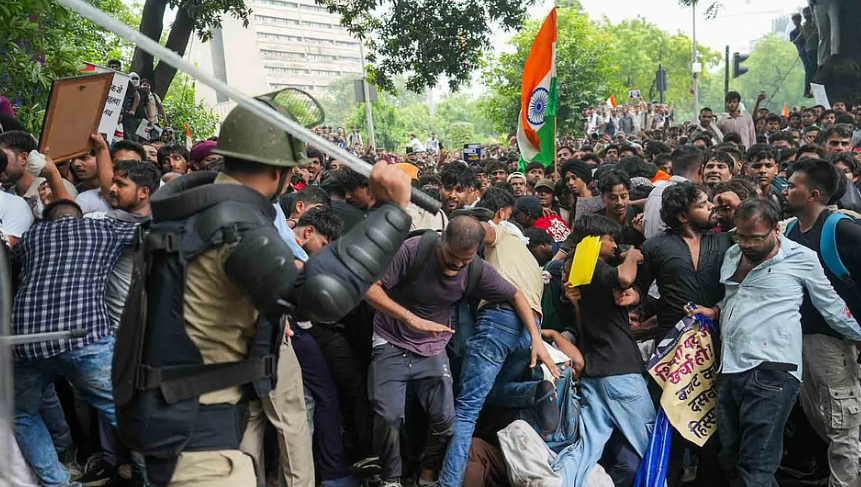 യുദ്ധക്കളമായി ജന്തര്മന്തര്, പാര്ലമെന്റിലേക്ക് സിജെപി മാര്ച്ച്; ഏറ്റുമുട്ടി പൊലീസും പ്രവര്ത്തകരും
