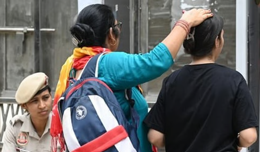 ‘ഒരു മിനിറ്റ് കൊണ്ട് ‘നീറ്റ്’ പരീക്ഷ എഴുതാൻ പറ്റുമോ? 668 മാർക്ക്, കിട്ടിയത് മൈനസ് 11!’