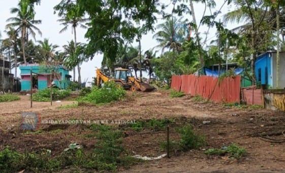 കടൽഭിത്തി പൊളിച്ചുനീക്കിയവർക്കെതിരെ പരാതിനൽകി