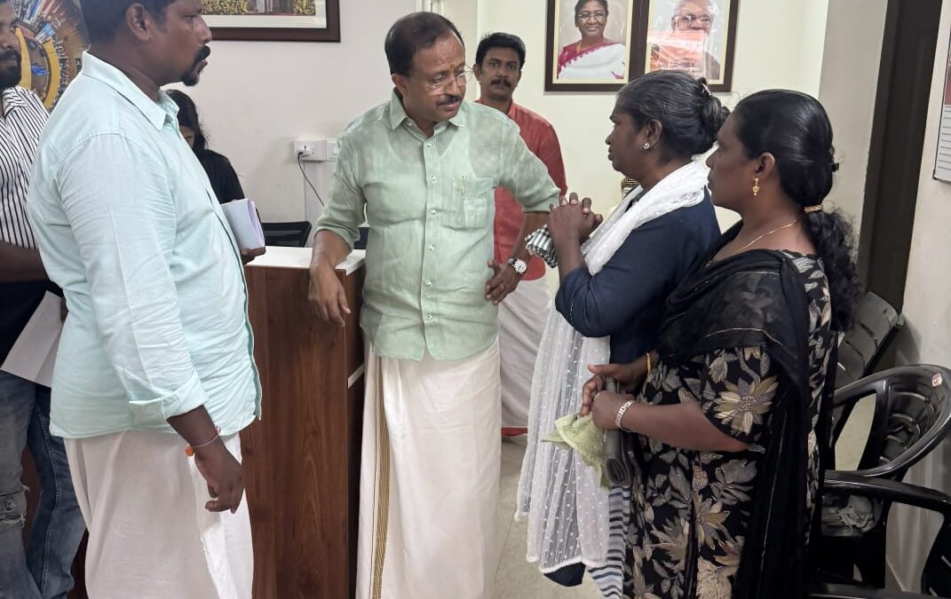 കമ്പോടിയ: യുവാക്കളുടെ ബന്ധുക്കൾ മുരളീധരനെ കണ്ട് നിവേദനം നൽകി