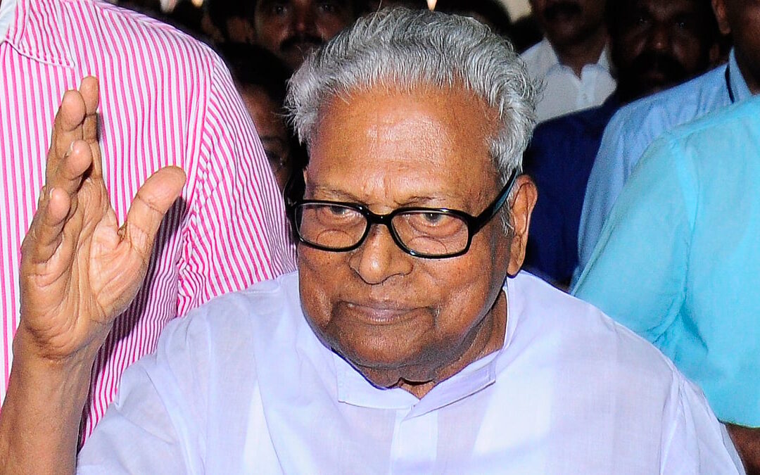 ‘കണ്ണേ കരളേ വിഎസ്സേ…’ മായാതെ മറയാതെ ആ വിപ്ലവ സൂര്യന്; ഓര്മകള്ക്ക് ഒരാണ്ട്