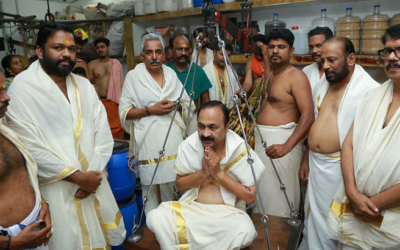 മുഖ്യമന്ത്രിക്ക് ഗുരുവായൂരില്‍ നേന്ത്രപ്പഴം കൊണ്ട് തുലാഭാരം