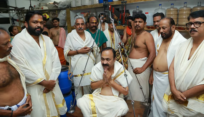 മുഖ്യമന്ത്രിക്ക് ഗുരുവായൂരില്‍ നേന്ത്രപ്പഴം കൊണ്ട് തുലാഭാരം