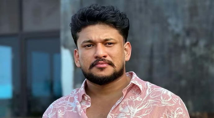 അര്ജുന് ആയങ്കിയെ കണ്ണൂരില് നിന്ന് അറസ്റ്റ് ചെയ്ത് പൊലീസ്; പിടിയിലായത് ദിവസങ്ങള് നീണ്ട തിരച്ചിലിനൊടുവില്