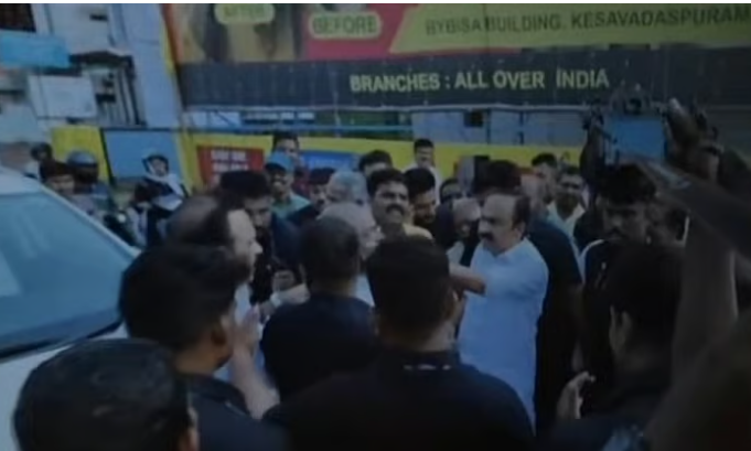 മുഖ്യമന്ത്രിയെ വഴിയില് തടഞ്ഞ കേസ്; കോണ്ഗ്രസ് നേതാവ് ചേന്തി അനില് അറസ്റ്റില്