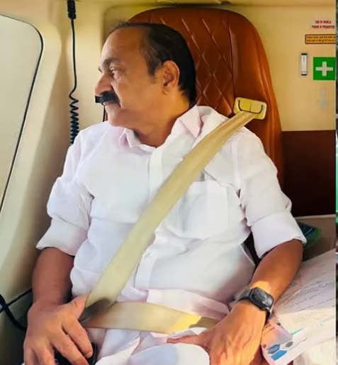 ചികിത്സയിലുള്ള ഭാര്യാപിതാവിനെ കാണാന്‍ മുഖ്യമന്ത്രി എത്തിയത് ഹെലികോപ്റ്ററില്‍; സോഷ്യല്‍ മീഡിയയില്‍ വന്‍ വിമര്‍ശനം