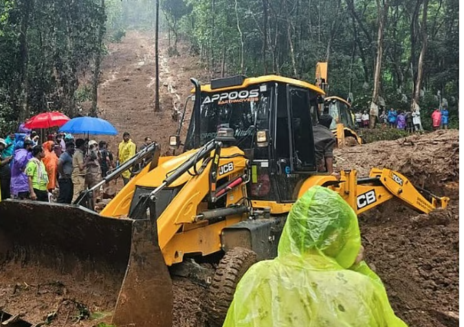 സംസ്ഥാനത്ത് മഴക്കെടുതി രൂക്ഷം, മരണസംഖ്യ ഉയരുന്നു, നദികളും കരകവിയുന്നു; അതീവ ജാഗ്രതാ നിര്ദേശം