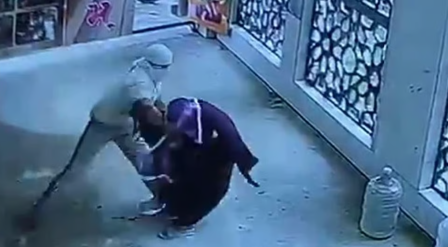 പരസ്യമായി മാപ്പുപറയിച്ചതില്‍ വൈരാഗ്യം; അധ്യാപികയെ സ്‌കൂളില്‍ കയറി കുത്തിക്കൊലപ്പെടുത്തി