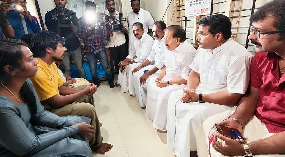 ‘ആ പരാമര്‍ശം വേദനിപ്പിച്ചു, മുഖ്യമന്ത്രി മാപ്പു പറയണം’; ജോണിന്റെ വീട്ടിലെത്തി ആഭ്യന്തര മന്ത്രിയും ഫിഷറീസ് മന്ത്രിയും