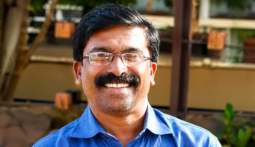 വെള്ളം കോരുന്നതിനിടെ കാൽവഴുതി കിണറ്റിൽ വീണു; പാരലൽ കോളേജ് അധ്യാപകന് ദാരുണാന്ത്യം