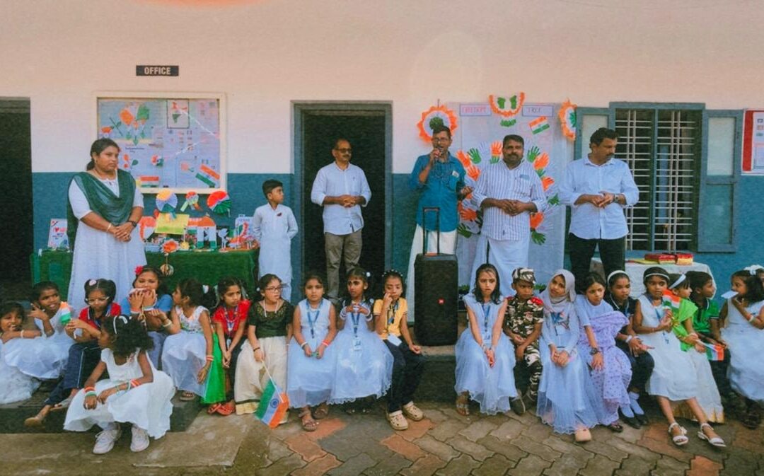 ദേശീയ പത്രപ്രദർശനവും വർണ്ണറാലിയും; പെരുംകുളം സ്കൂളിൽ ‘സ്വാതന്ത്ര്യ സ്മൃതി യാത്ര’ ശ്രദ്ധേയമായി