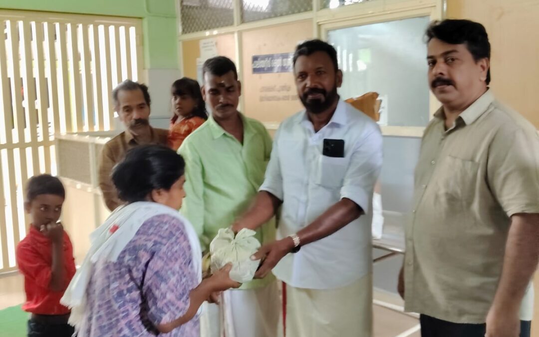 വലിയകുന്ന് താലൂക്ക് ആശുപത്രിയിൽ രോഗികൾക്കും കൂട്ടിരിപ്പുകാർക്കും പൊതിച്ചോറ് വിതരണം ചെയ്തു