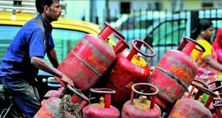 പുതിയ ഗാര്‍ഹിക പാചകവാതക കണക്ഷന്‍; ഗ്യാസ് സിലിണ്ടറിന്റെ വലുപ്പം കുറച്ചു, നിരക്ക് കൂട്ടി