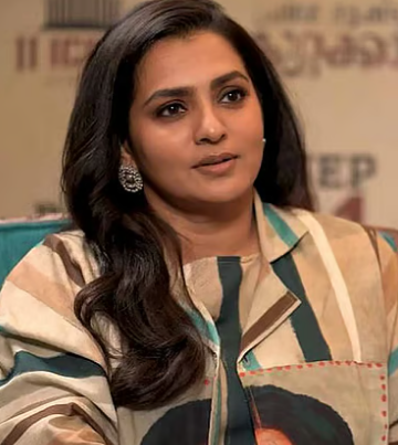 ‘അഭിനയം നിര്‍ത്താന്‍ തീരുമാനിച്ചു, ആരും വിളിക്കാതിരിക്കാന്‍ മുടിയും വെട്ടി’; വെളിപ്പെടുത്തി പാര്‍വതി
