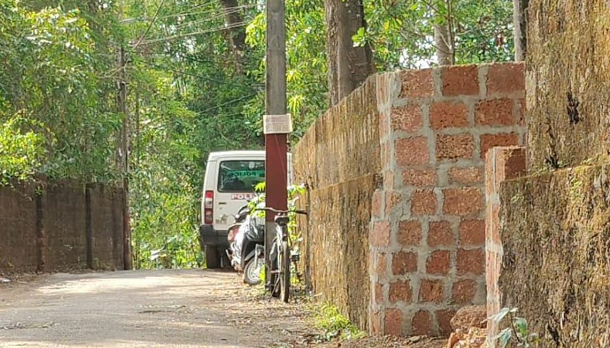 പിണറായി വിജയന്റെ വീടിന് മുന്നിലെ ‘ജീപ്പ് സ്റ്റേഷൻ’ മാറ്റി; കാവൽ തുടരും