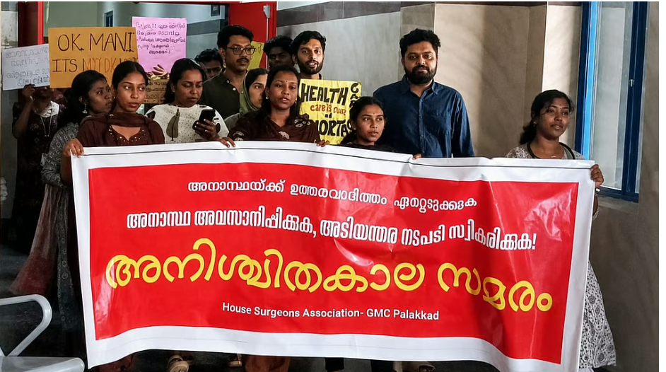 പാലക്കാട് മെഡിക്കൽ കോളജിലെ ഹൗസ് സർജന്മാരുടെ സമരം വിജയത്തിലേക്ക്; സൂപ്രണ്ടും ആർഎംഒയും രാജിവെച്ചു