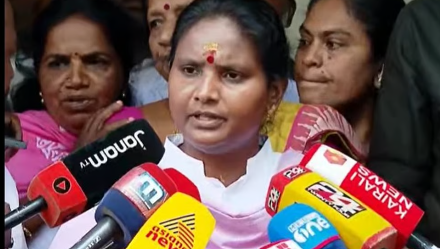 ‘ക്ഷമ പറഞ്ഞ് വീട്ടിലേക്കു വിളിച്ചു വരുത്തി, തിരിച്ചു പോകാന്‍ കാലുണ്ടാകില്ലെന്നു ഭീഷണിപ്പെടുത്തി’