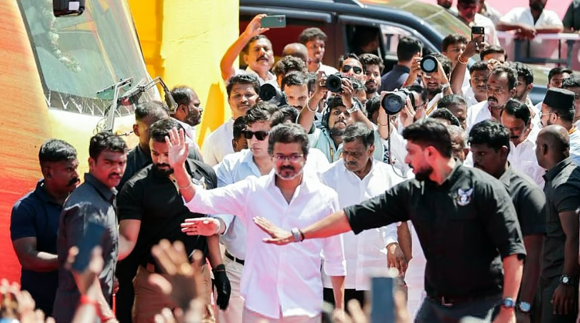 തമിഴ്‌നാട് ഉപതെരഞ്ഞെടുപ്പ്: കൂറുമാറിയ എഐഎഡിഎംകെ എംഎൽഎമാർക്ക് സീറ്റ് നൽകി ടിവികെ