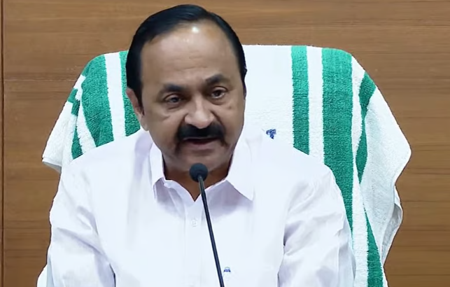 30 രൂപയ്ക്ക് വൈദ്യുതി വാങ്ങില്ല, നിയന്ത്രണം കുറച്ചു കൊണ്ടുവരുന്നു; ഒരാഴ്ചയ്ക്കകം പരിഹാരമെന്ന് മുഖ്യമന്ത്രി