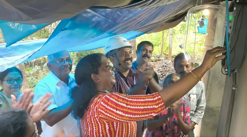 ബധിരയും മൂകയുമായ വൃദ്ധയുടെ വീട്ടില് വൈദ്യുതി എത്തിച്ച് കെഎസ്ഇബി