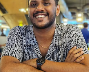 യുവ സംവിധായകനെ ഹോട്ടൽ മുറിയിൽ മരിച്ച നിലയിൽ കണ്ടെത്തി; വിയോ​ഗം ആദ്യ സീരീസ് റിലീസായതിന് പിന്നാലെ