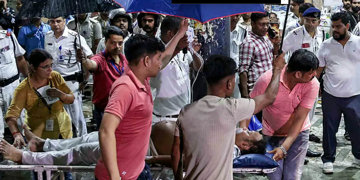 കൊല്‍ക്കത്ത ദുര്‍ഗാപൂജ ദുരന്തം: മരണം 19 ആയി; നിരവധി പേര്‍ക്ക് പരിക്ക്; സംഘാടകര്‍ കസ്റ്റഡിയില്‍