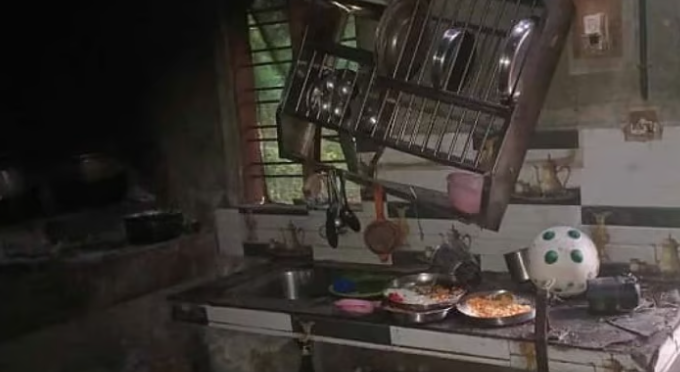 വീട്ടില് ഭക്ഷണം കഴിച്ചുകൊണ്ടിരുന്ന അമ്മക്കും കുഞ്ഞിനും ഇടിമിന്നലേറ്റു
