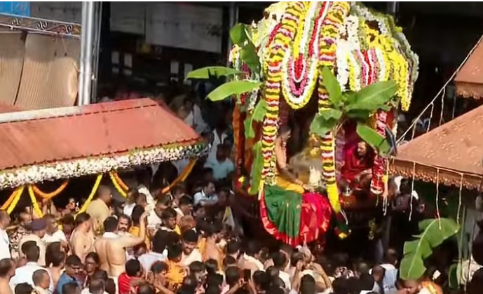 ഇന്ന് മഹാനവമി; വിദ്യാരംഭത്തിനൊരുങ്ങി ക്ഷേത്രങ്ങള്‍; മൂകാംബികയുള്‍പ്പടെ പ്രമുഖ ക്ഷേത്രങ്ങളില്‍ ഭക്തജനതിരക്ക്