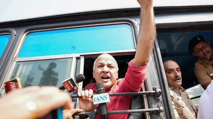 ഡല്ഹിയില് പൊലീസ് രാജ്; പിണറായി, അഭിജീത് ദീപ്കെ…നേതാക്കള് കൂട്ടത്തോടെ കസ്റ്റഡിയില്; സംഘര്ഷഭരിതം രാജ്യതലസ്ഥാനം