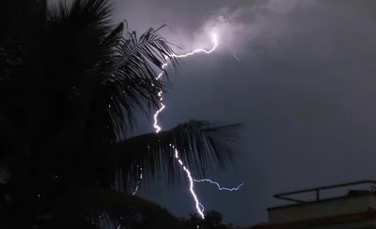 ഇടിമിന്നലേറ്റ് നിര്‍മ്മാണ തൊഴിലാളി മരിച്ചു; രണ്ടുപേര്‍ക്ക് പരിക്ക്