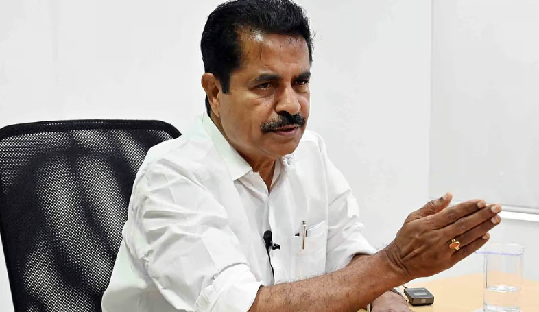 ‘തീരുമാനങ്ങൾ അറിയുന്നത് മാധ്യമങ്ങളിലൂടെ; മുന്നണിയിൽ കൂടിയാലോചനകളില്ല’: മുഖ്യമന്ത്രി വി ഡി സതീശനെതിരെ ആഞ്ഞടിച്ച് അടൂർ പ്രകാശ്