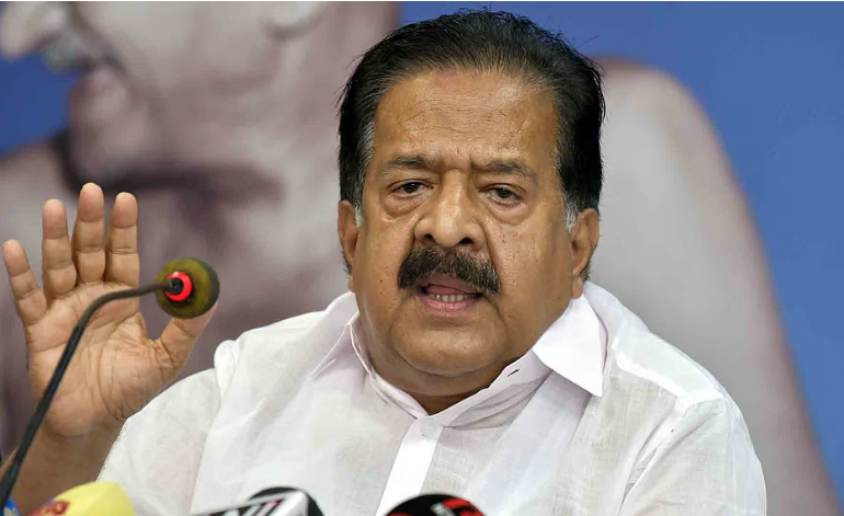 നെടുമ്പാശ്ശേരി അപകടം: 10 വര്‍ഷം വരെ തടവ് ലഭിക്കുന്ന വകുപ്പ് ചുമത്തിയെന്ന് മന്ത്രി ചെന്നിത്തല; പ്രതികളെ പൊലീസ് കസ്റ്റഡിയിൽ വിട്ടു
