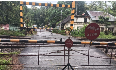 പെരുങ്ങുഴി റെയിൽവേ ഗേറ്റ് അടിക്കടി പണിമുടക്കുന്നത് മൂലം യാത്രക്കാർ ദുരിതത്തിൽ