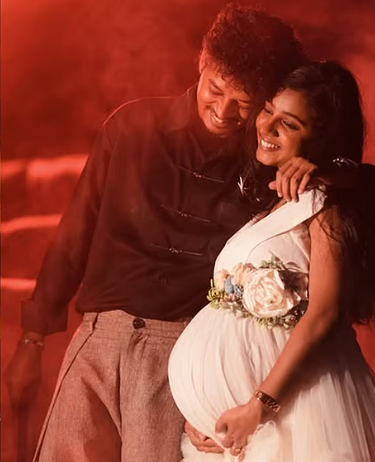 കുഞ്ഞതിഥിയെ വരേവൽക്കാനൊരുങ്ങി സം​ഗീത്, ആശംസകളുമായി നസ്‌ലിനും മാത്യുവും