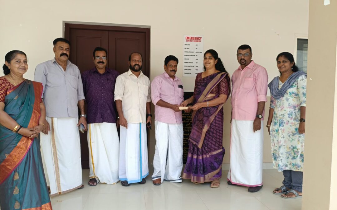 അഴൂർ ഗവണ്മെന്റ് ഹൈസ്കൂളിലെ പൂർവ്വവിദ്യാർത്ഥികൾ സിസിടിവിയ്കായി തുക നൽകി